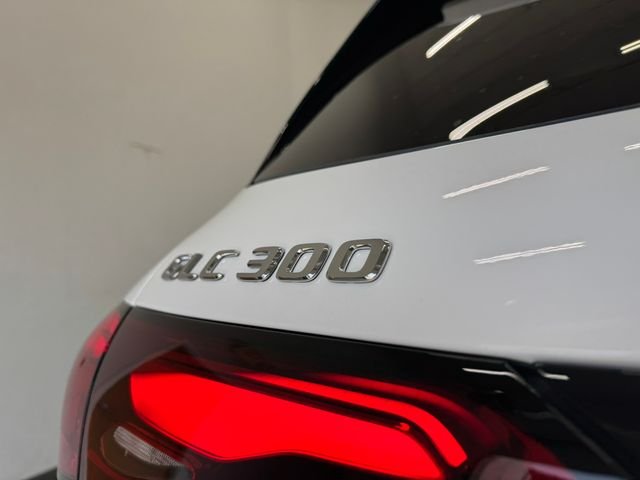New 2026 Polar White Mercedes-Benz GLC 300 image 42
