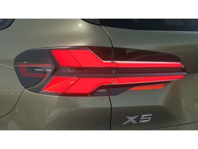 New 2026 Manhattan Green Metallic BMW  image 8