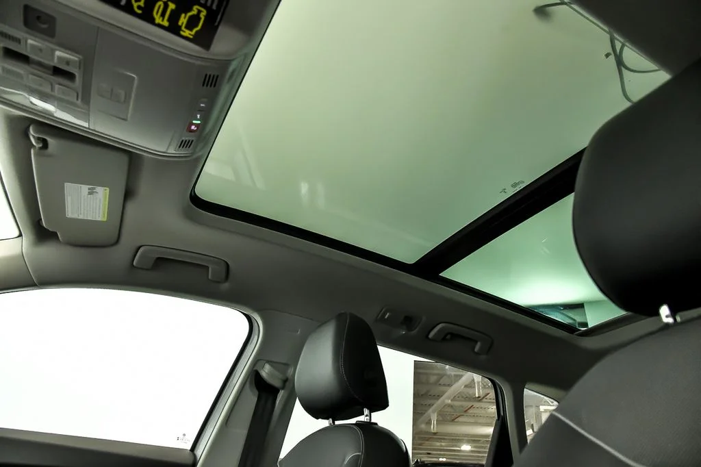 New 2026 White Volkswagen 1.5T SE Black image 8