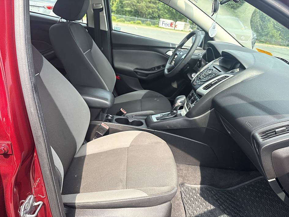 Used 2013 Ruby Red Metallic Tinted Clearcoat Ford SE image 18