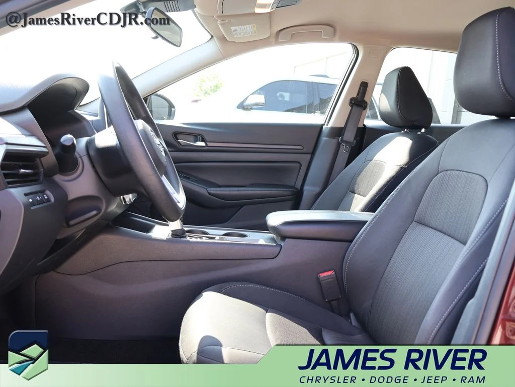 Used 2025 Red Nissan 2.5 SV image 22