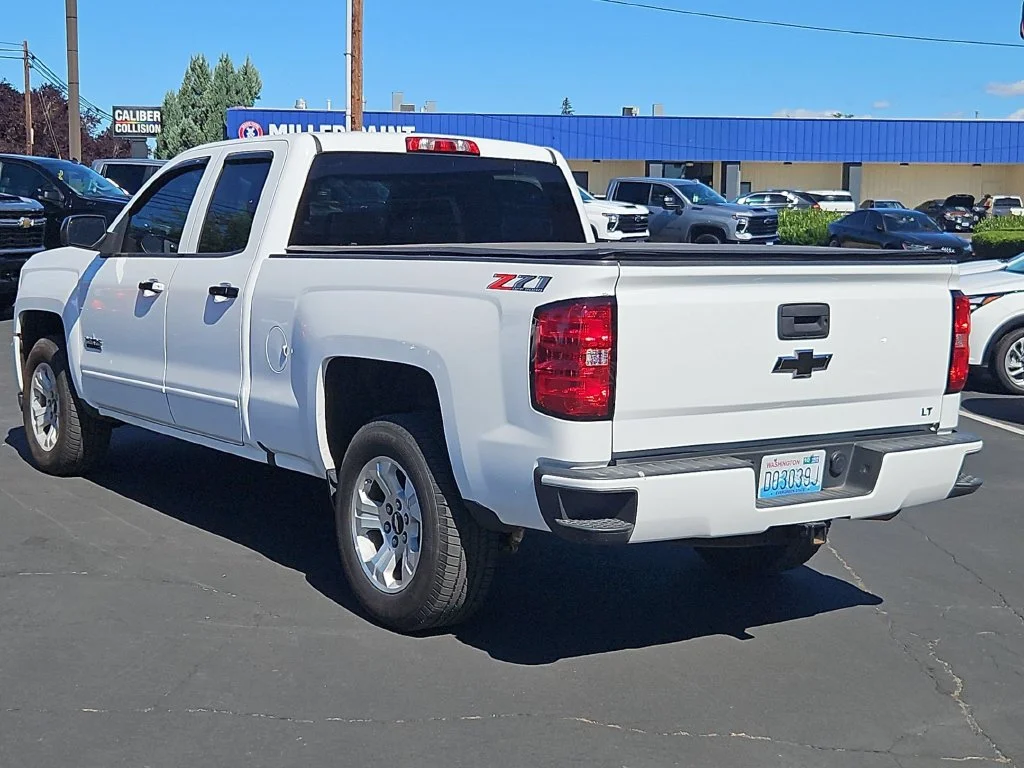 Used 2018 Summit White Chevrolet LT image 4