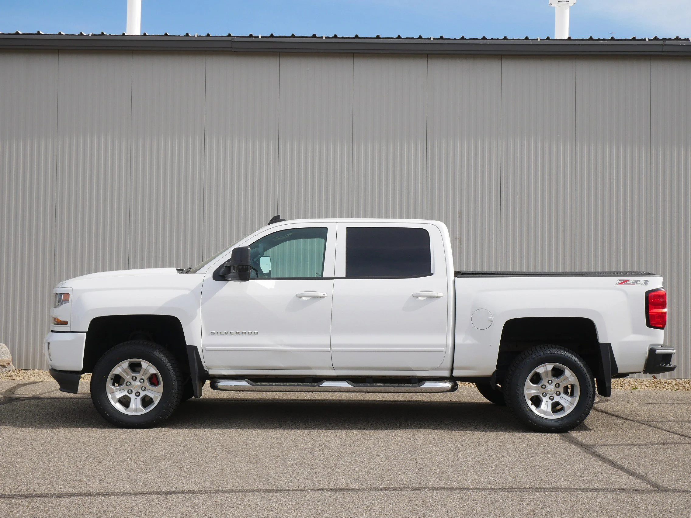 Used 2016 Chevrolet Silverado 1500 LT Z71 with VIN 3GCUKREC2GG370388 for sale in Hastings, Minnesota