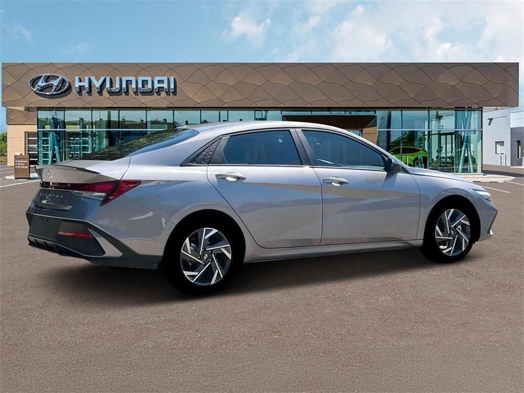 2025 Hyundai Elantra SEL - Photo 8