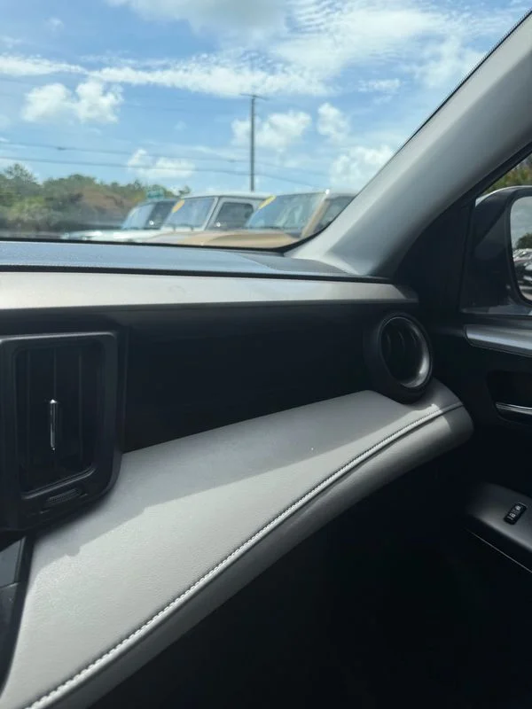 Used 2016  Toyota XLE image 8