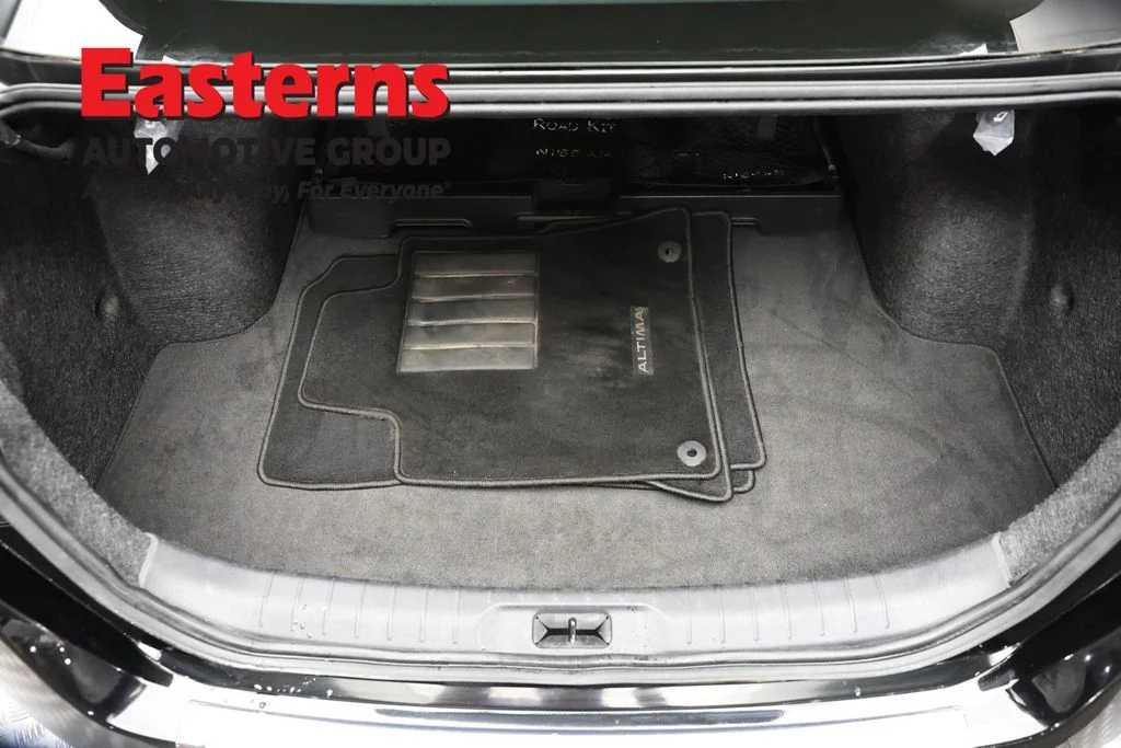 Used 2023 Black Nissan 2.5 SV image 9