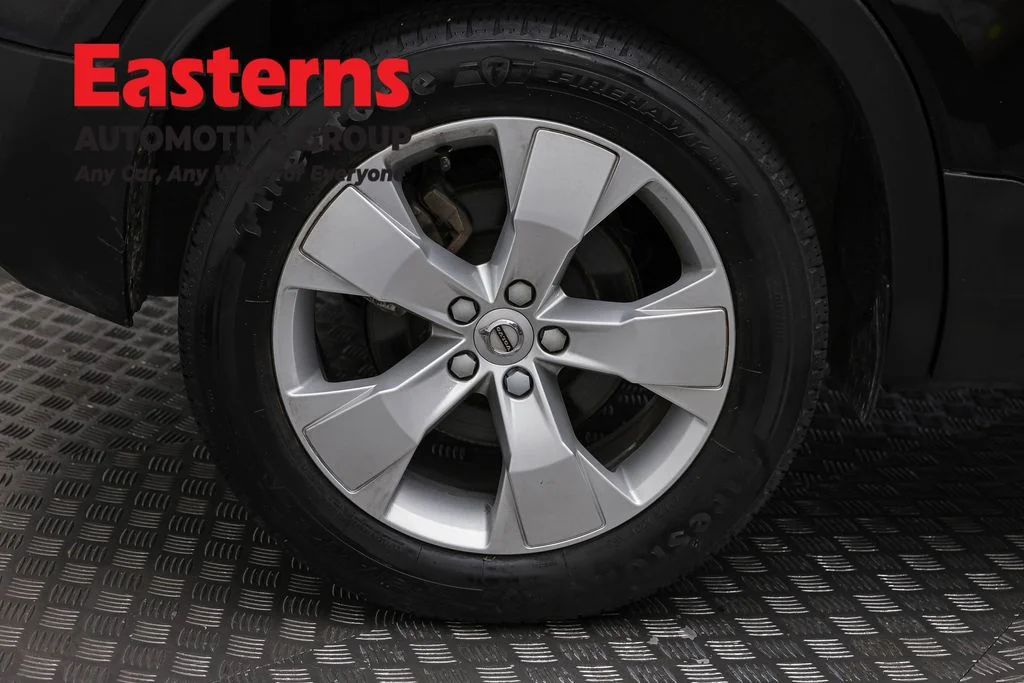 Used 2022 Black Volvo Momentum image 30