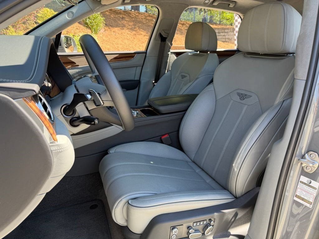 Used 2025 Gravity Gray Bentley Azure image 18
