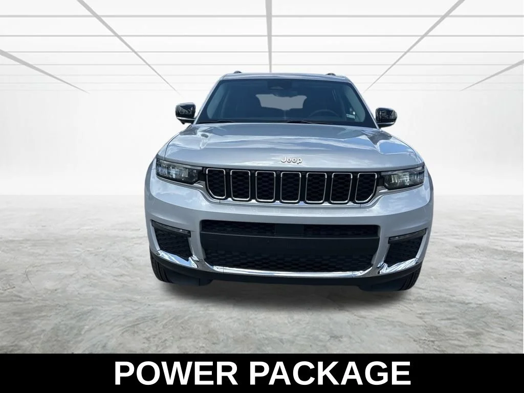 Used 2024 Silver Jeep Limited image 9