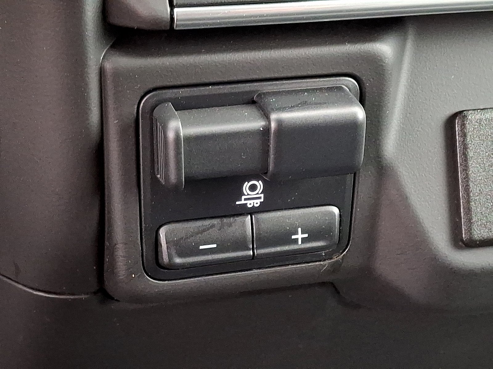 Used 2020 Silver Ice Metallic - GAN Chevrolet 4WD Crew Cab Standard Bed Custom image 22