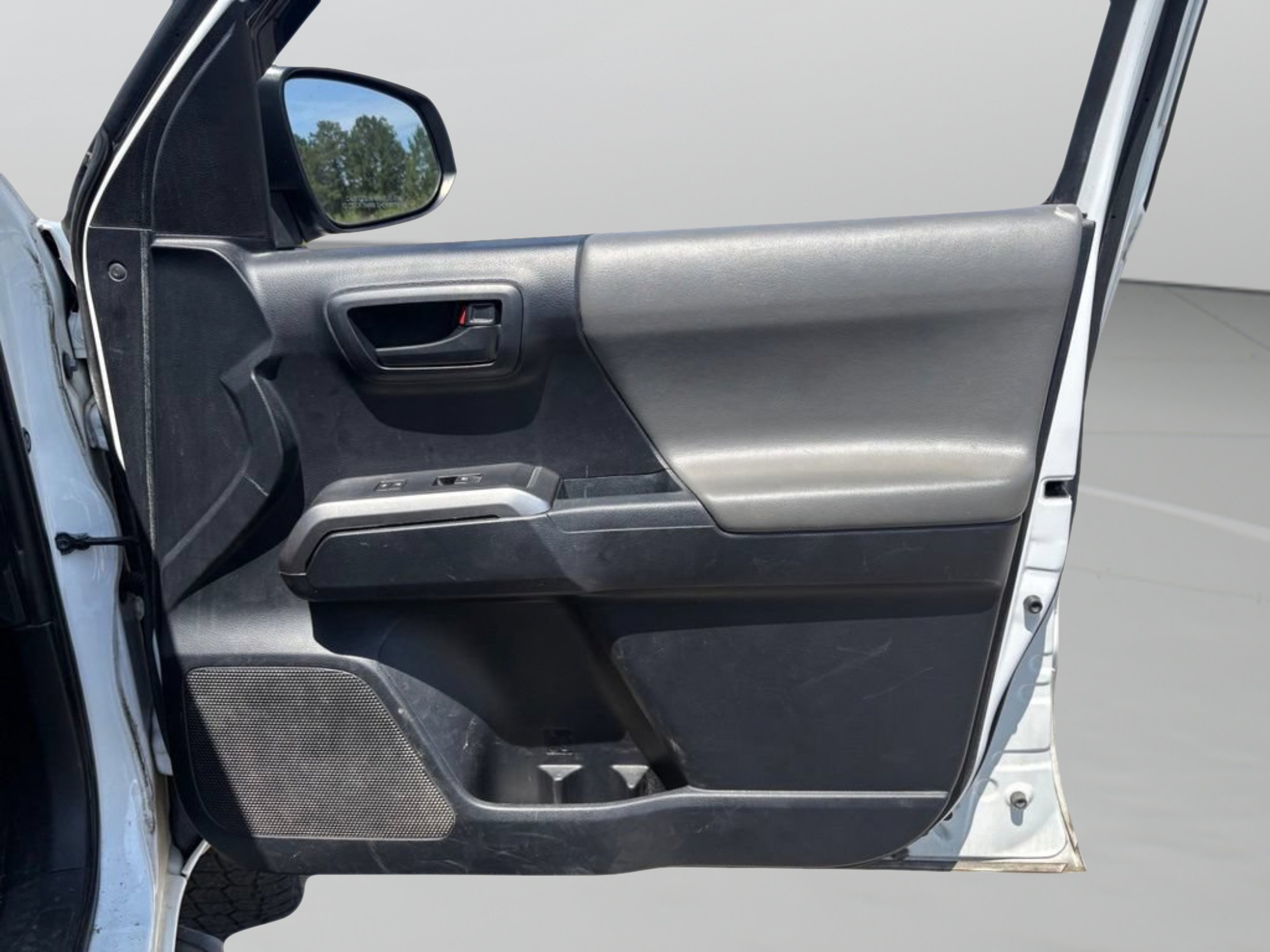 Used 2018 Super White Toyota SR5 image 26