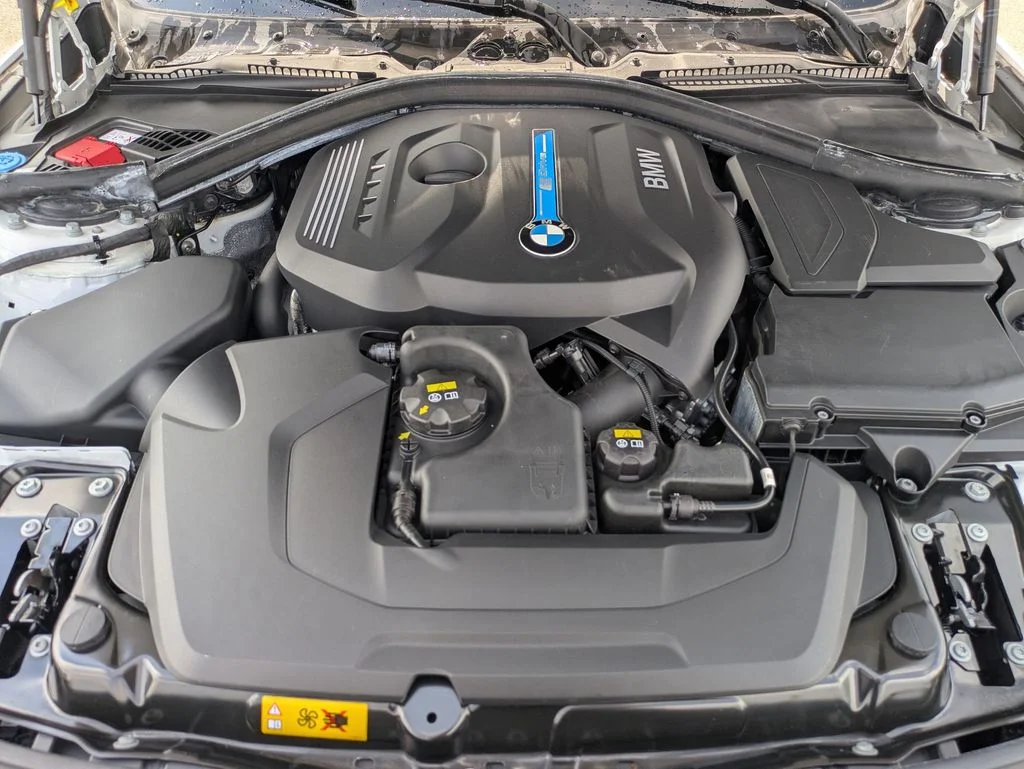 Used 2018 White BMW 330e iPerformance image 10