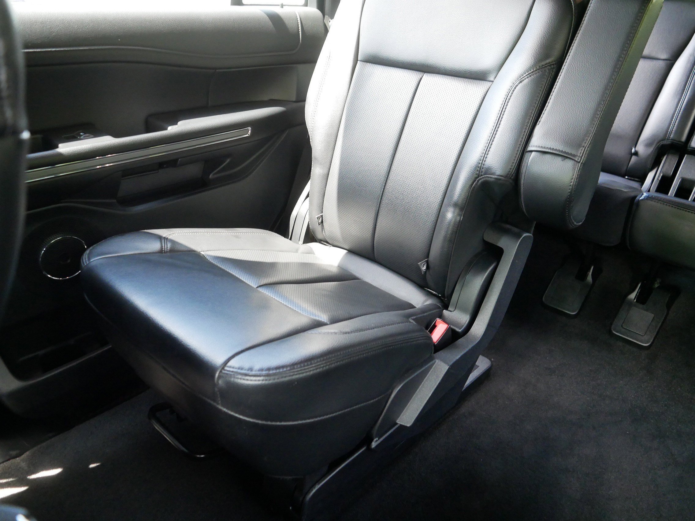 Used 2021 Agate Black Metallic Ford XLT image 12