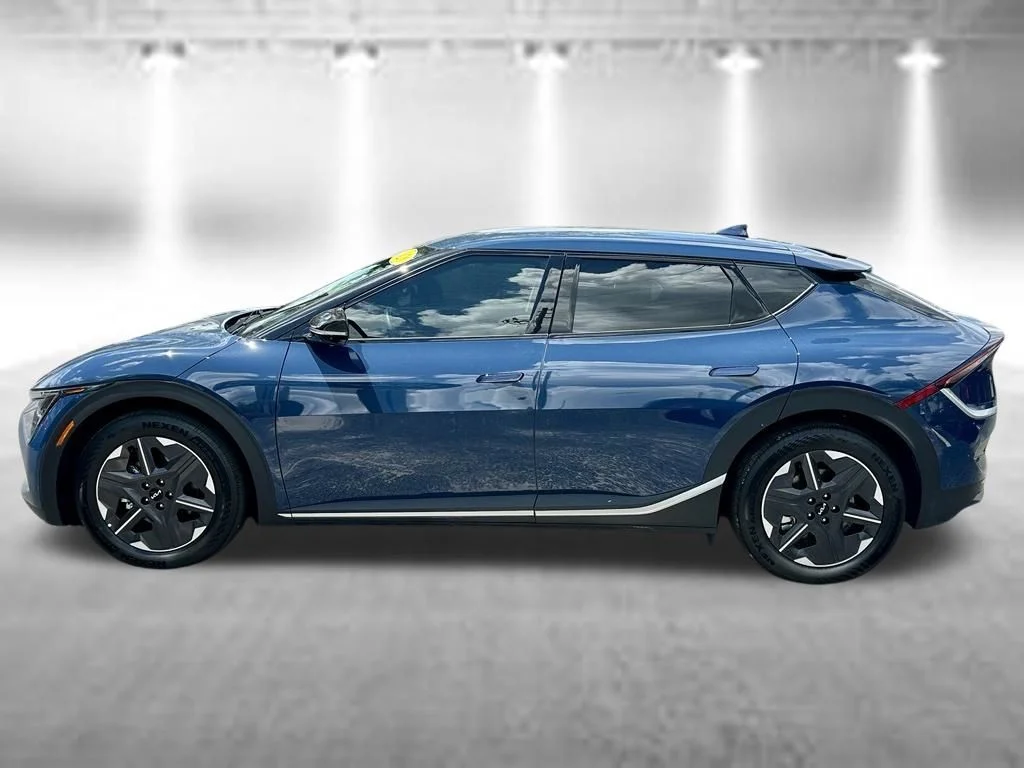 Certified Used 2026 Midnight Black Kia Light image 8