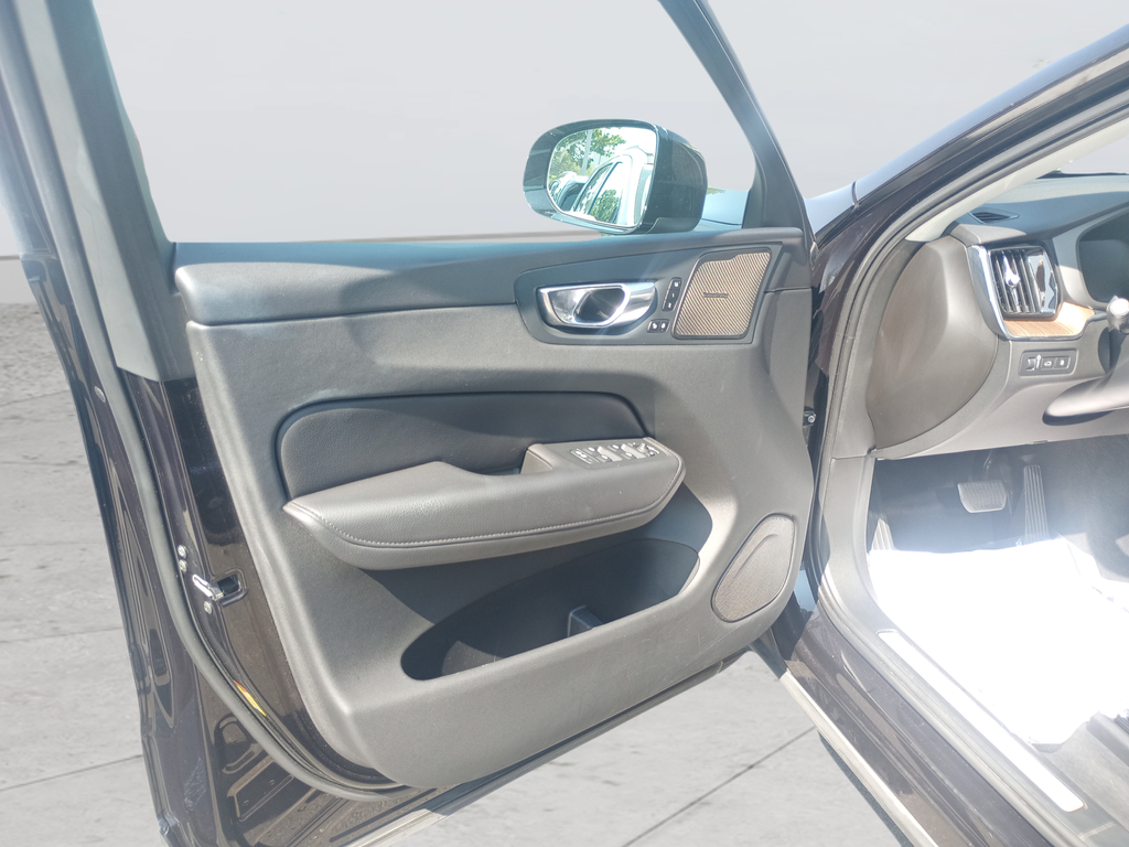 Used 2021 Black Volvo T8 Inscription Expression image 32