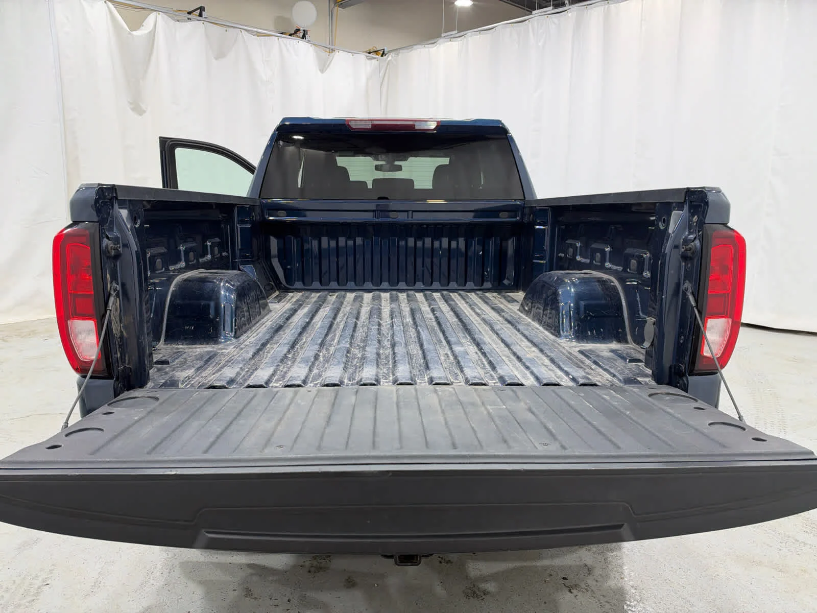 Certified Used 2021 PACIFIC BLUE METALLIC GMC 4WD Double Cab Standard Box image 16