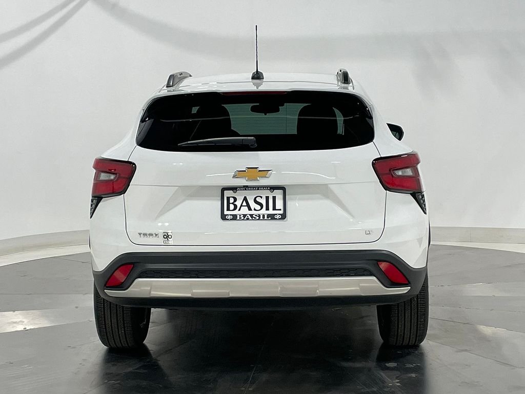 Used 2025 White Chevrolet LT image 12