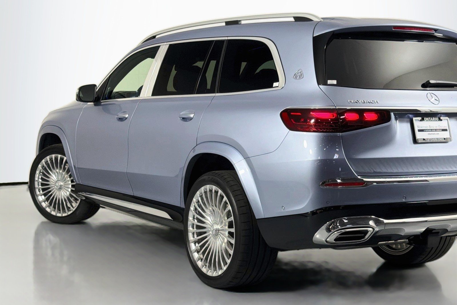 New 2026 MANUFAKTUR Cote d Azur Light Blue Metallic Mercedes-Benz Maybach GLS 600 4MATIC® SUV image 18