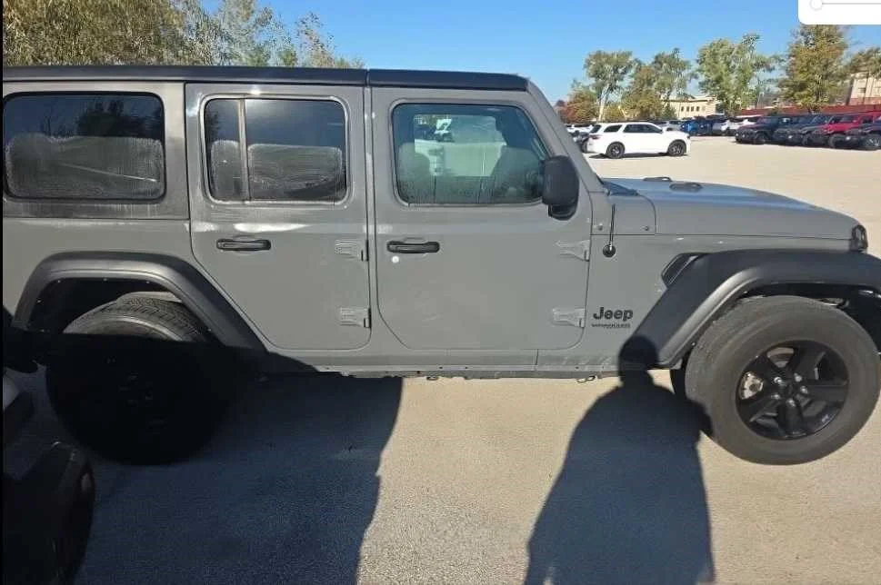 Used 2021 Sting-Gray Clearcoat Jeep Unlimited Sport Altitude image 3