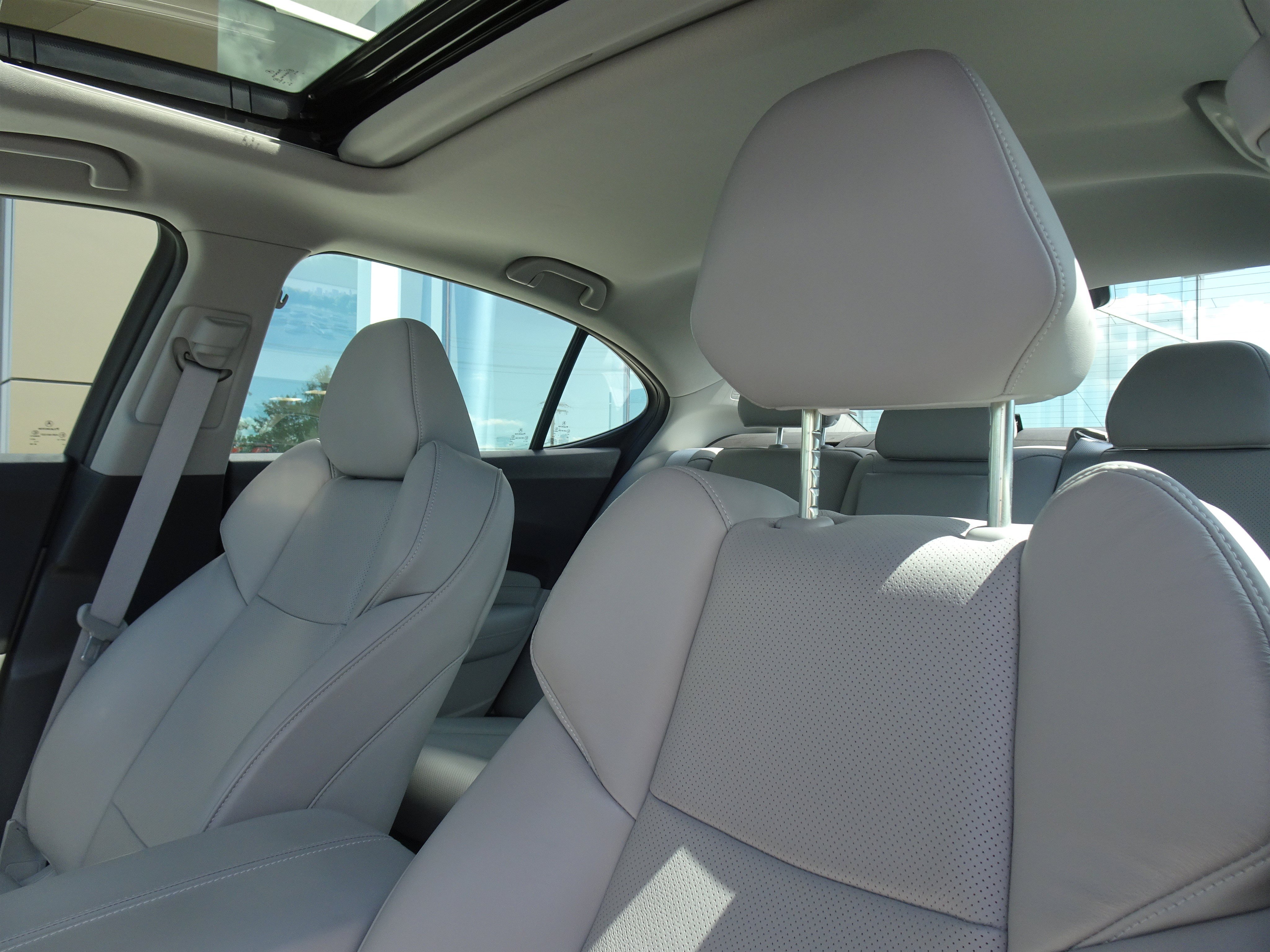 Used 2017 Bellanova White Pearl Acura V6 w/Advance Pkg image 10