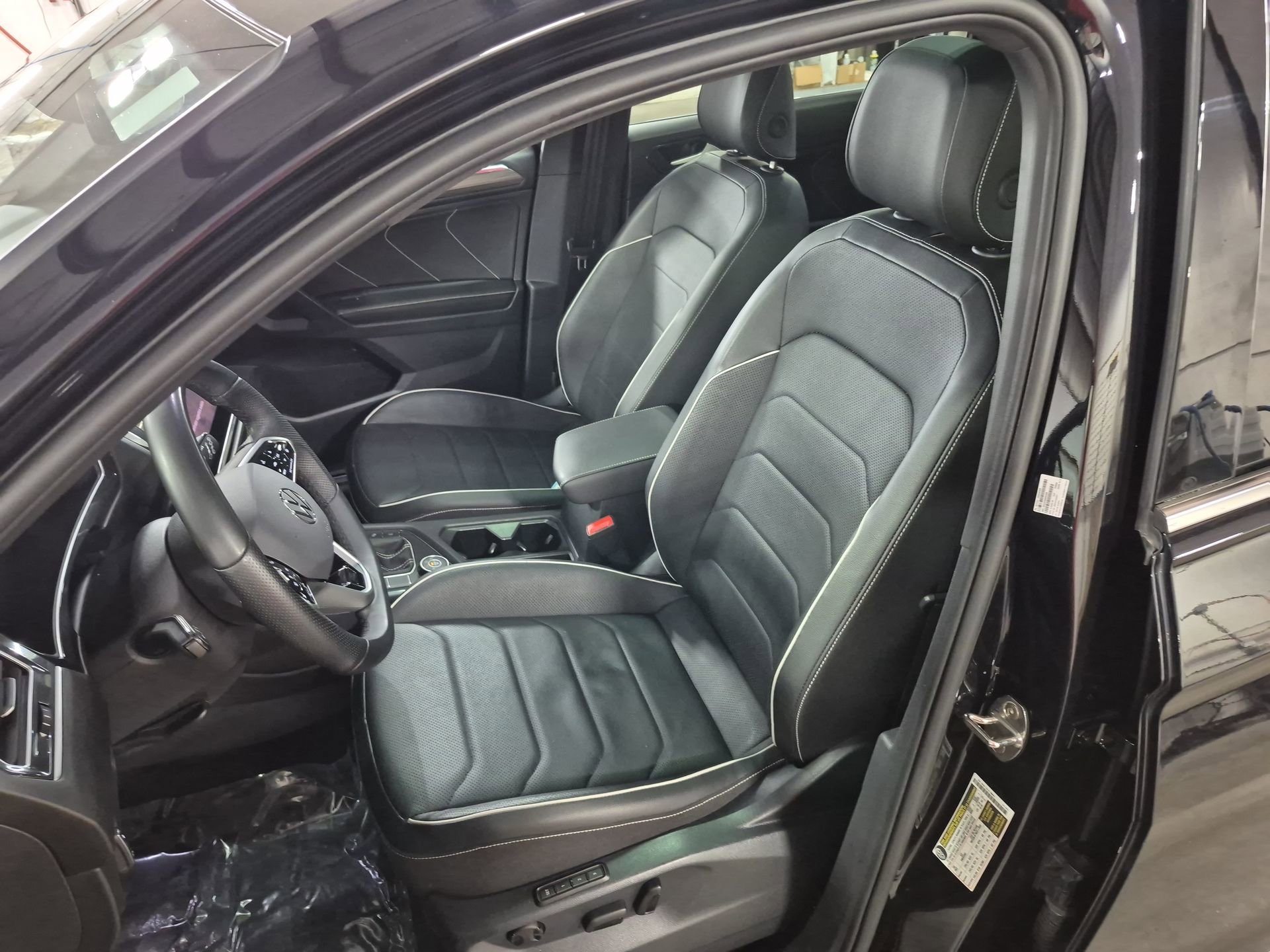 Used 2024 Black Volkswagen 2.0T SEL R-Line image 20