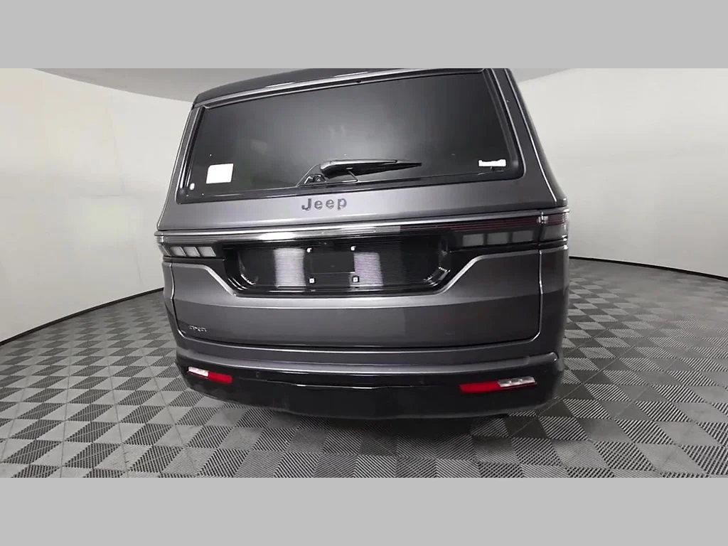 New 2026 Baltic-Gray Metallic Clear-Coat Exterior Paint Jeep Summit Obsidian image 35