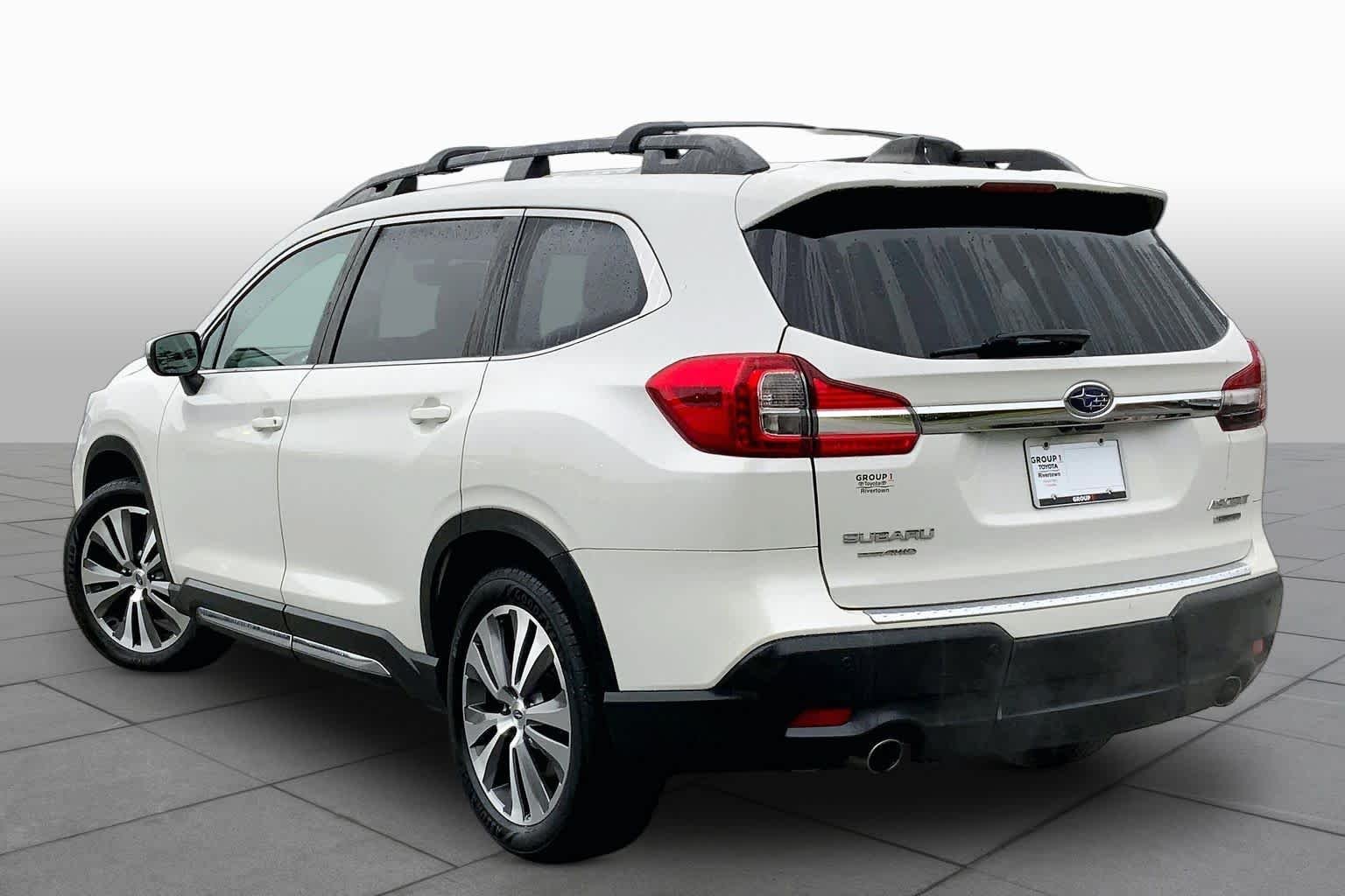 Used 2022 Crystal White Pearl Subaru Limited image 12