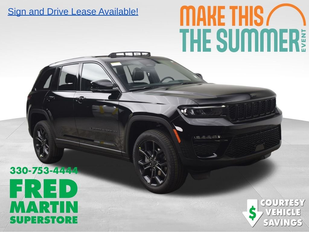 New 2025 Diamond Black Crystal Pearl-Coat Exterior Paint Jeep Limited image 1