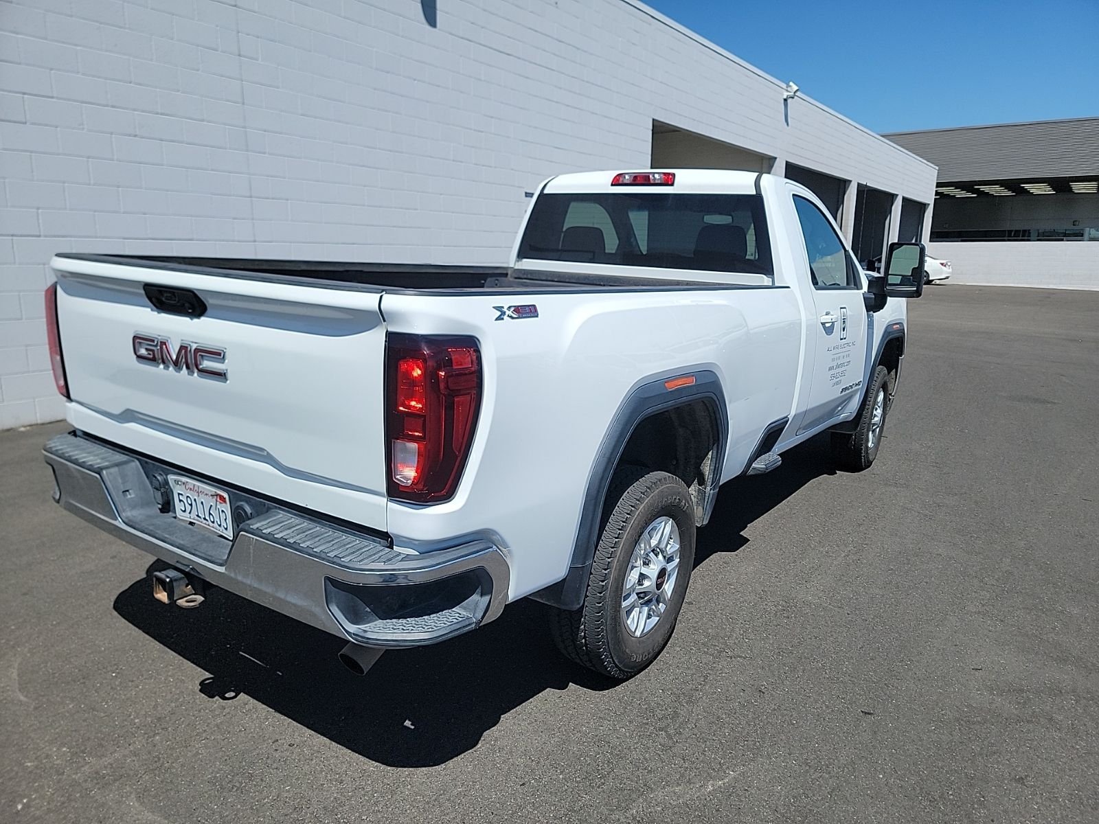 Used 2022 White GMC SLE image 3