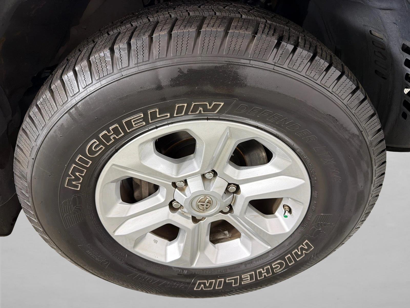 Used 2016 Magnetic Gray Metallic Toyota SR5 image 13