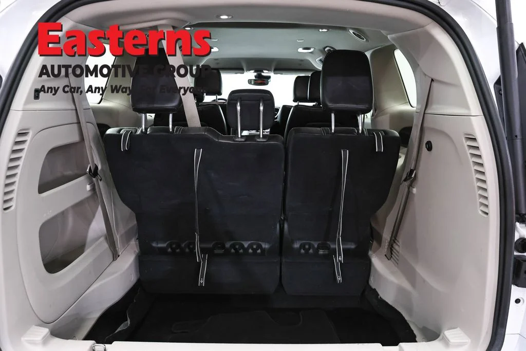 Used 2024 White Chrysler Touring L image 9