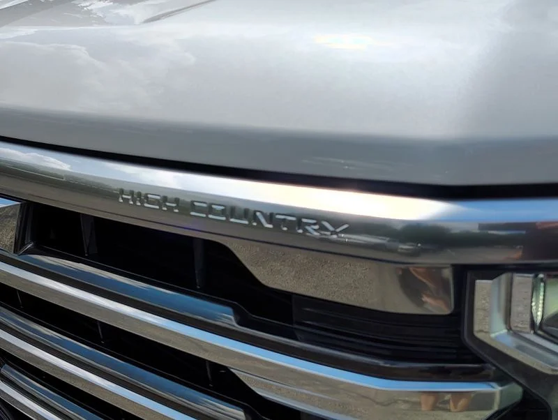 Used 2025 Beige Chevrolet High Country image 3