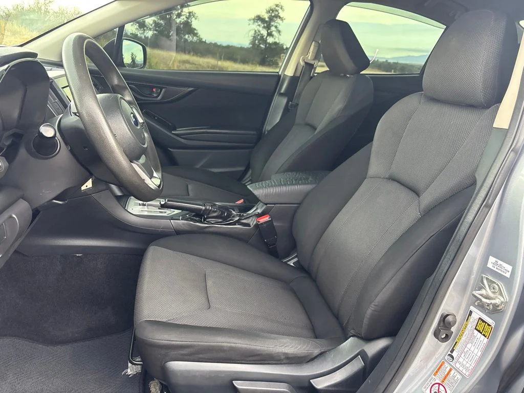 Used 2018 Silver Subaru 2.0i image 10