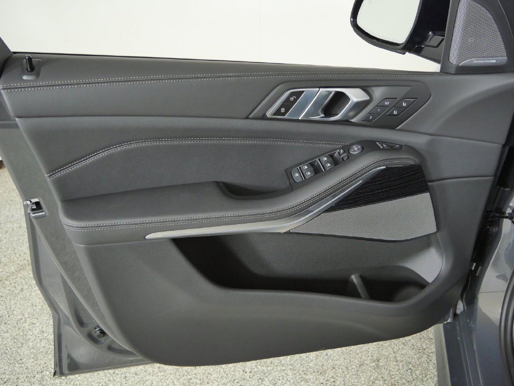New 2026 Dravit Grey Metallic BMW M60i image 34