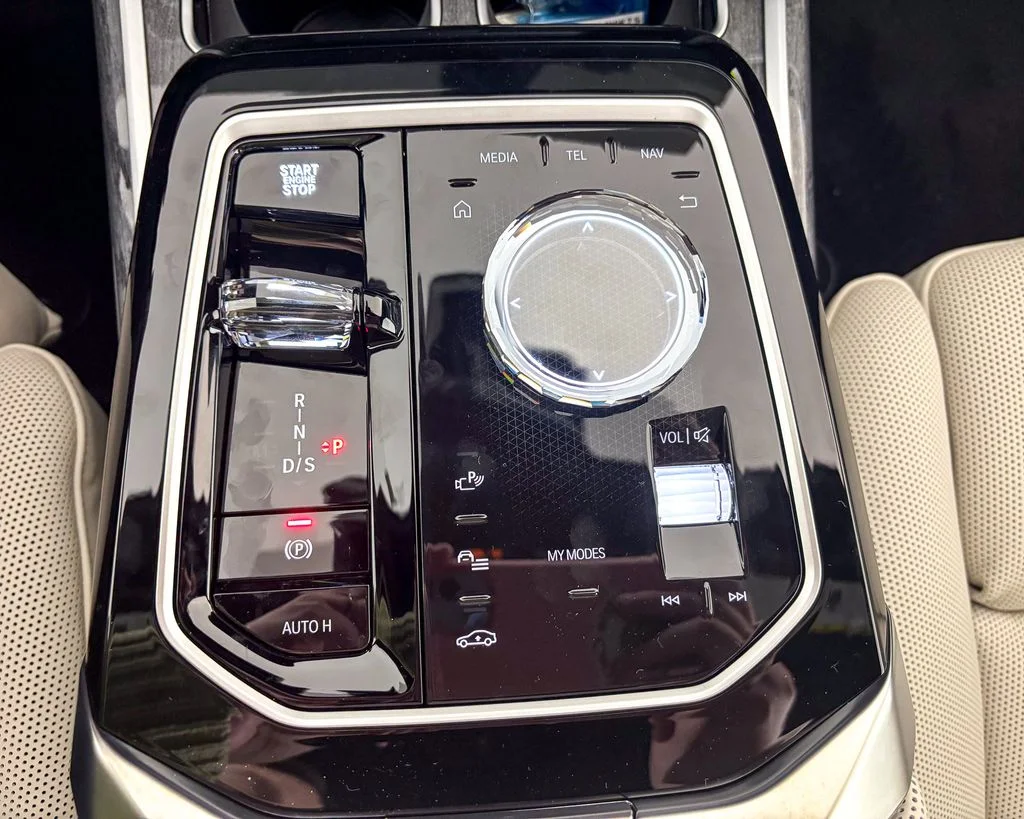 2025 BMW 7 Series 750e - Photo 47