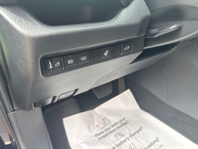Used 2023  Toyota XLE Premium image 30