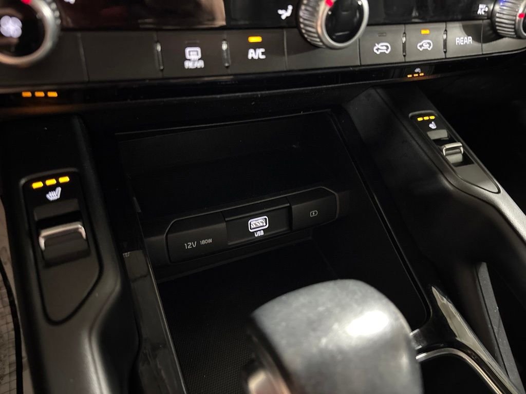 Used 2020 Black Kia S image 28