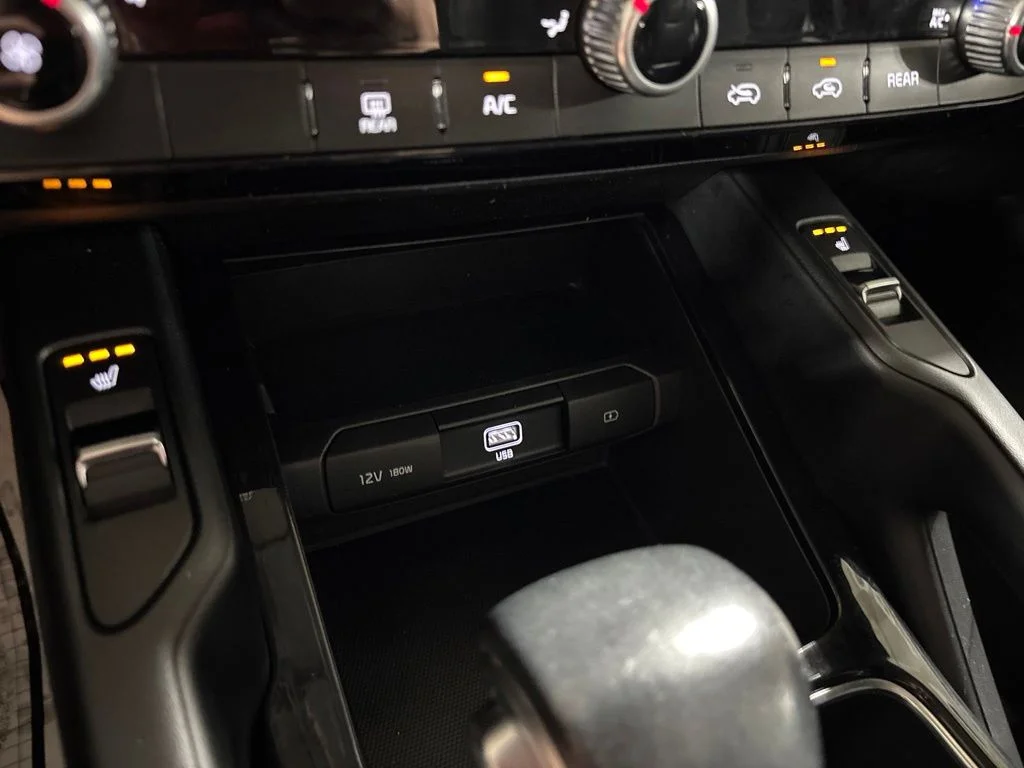 Used 2020 Black Kia S image 28