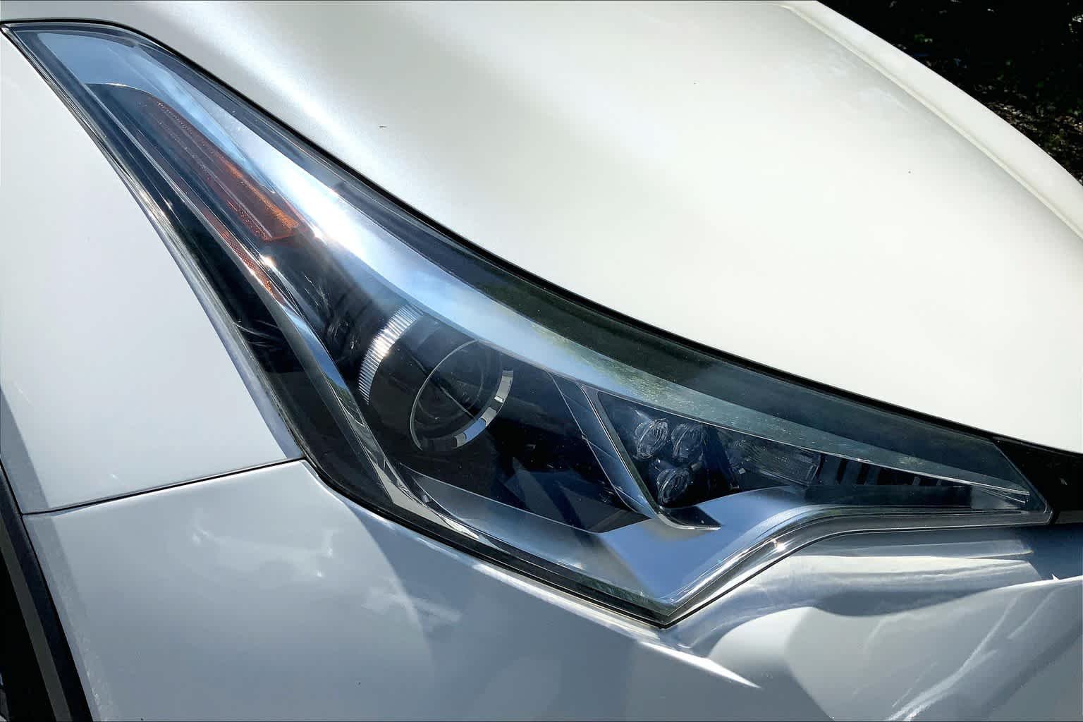 Used 2018 Blizzard Pearl Toyota XLE image 23