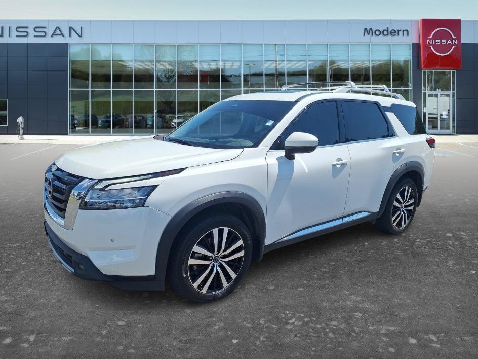 Used 2023 Pearl White Tricoat Nissan Platinum image 1