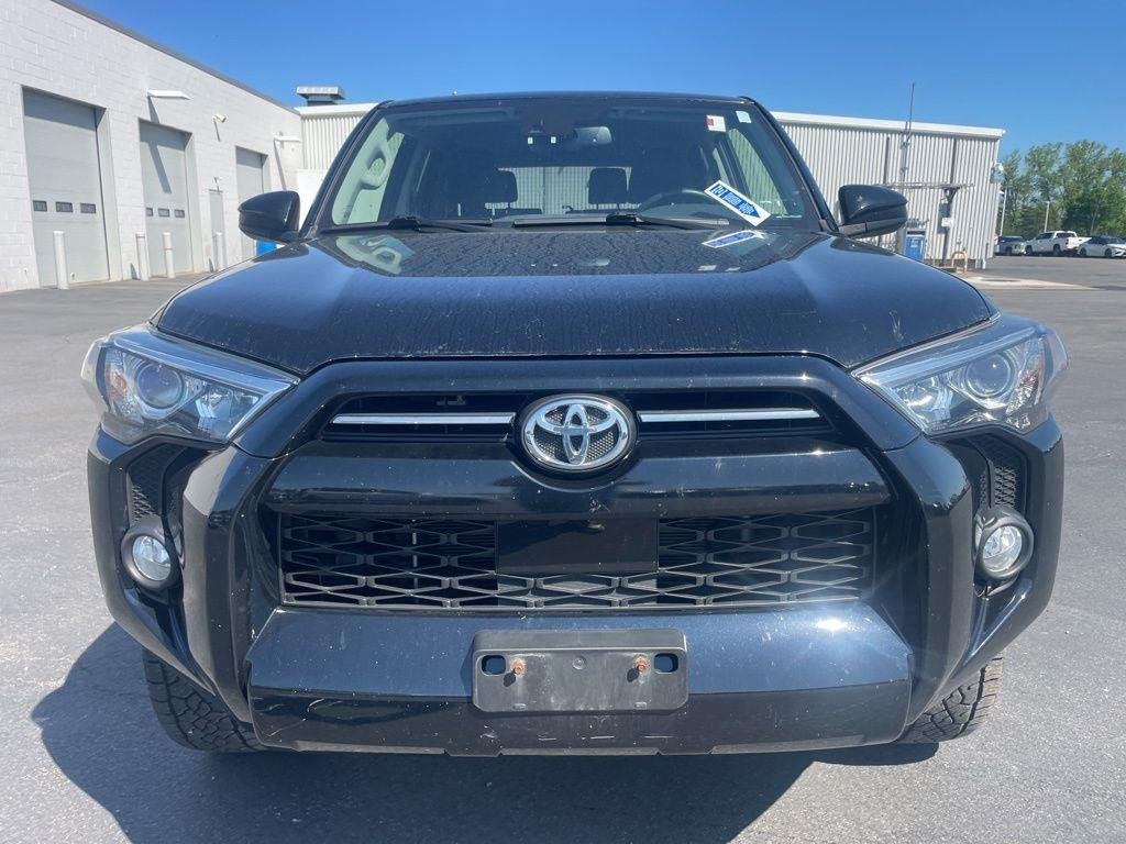 Certified Used 2020 Midnight Black Metallic Toyota SR5 image 9