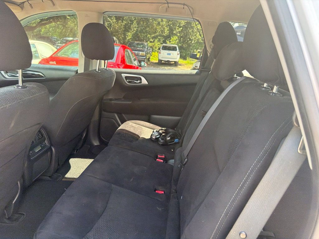 Used 2015 Silver Nissan S image 18
