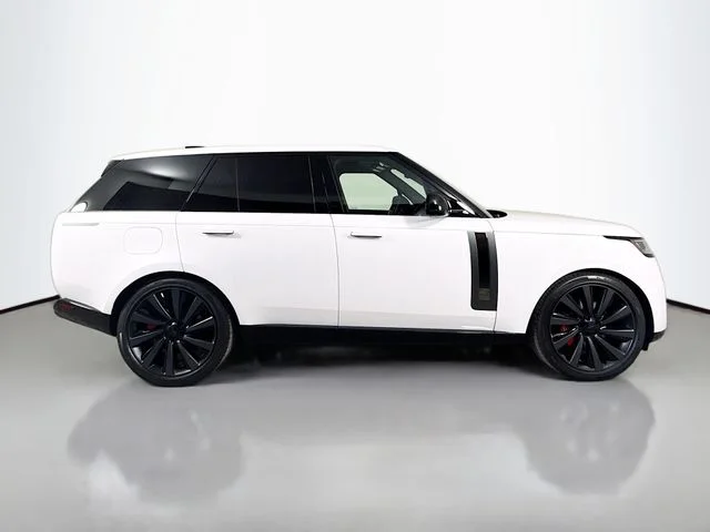 New 2026 Ostuni Pearl White Land Rover SV Signature Suite image 4