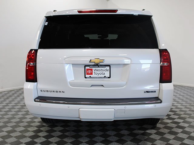 Used 2017 Iridescent Pearl Tricoat Chevrolet Premier image 5