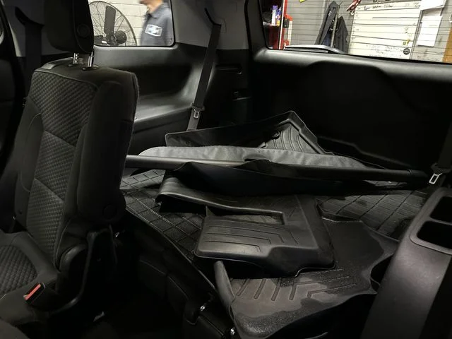 Used 2019 Gray GMC SLE-2 image 26