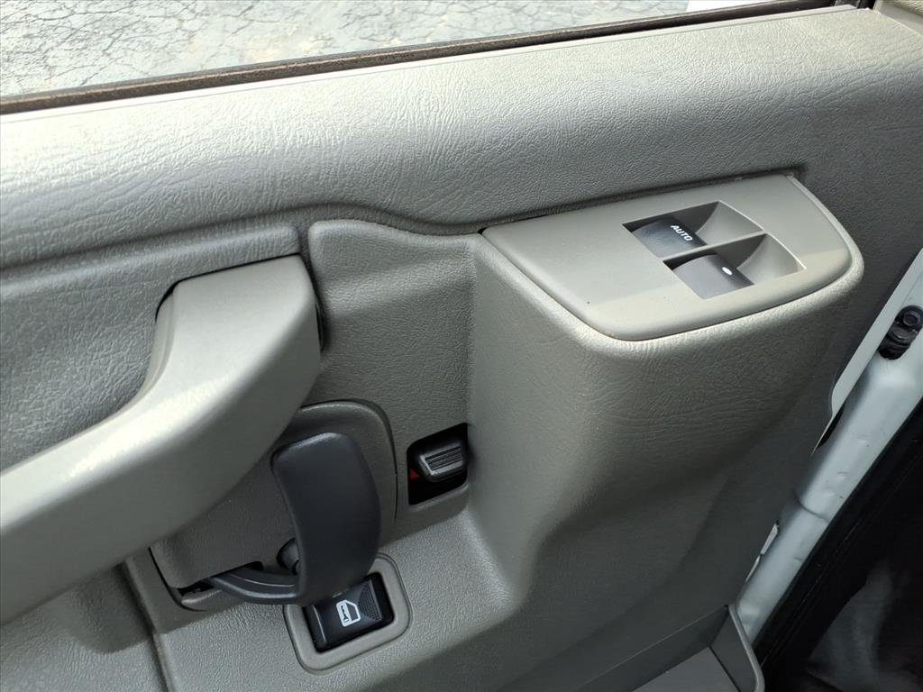 2021 Chevrolet Express Cargo Work Van - Photo 11