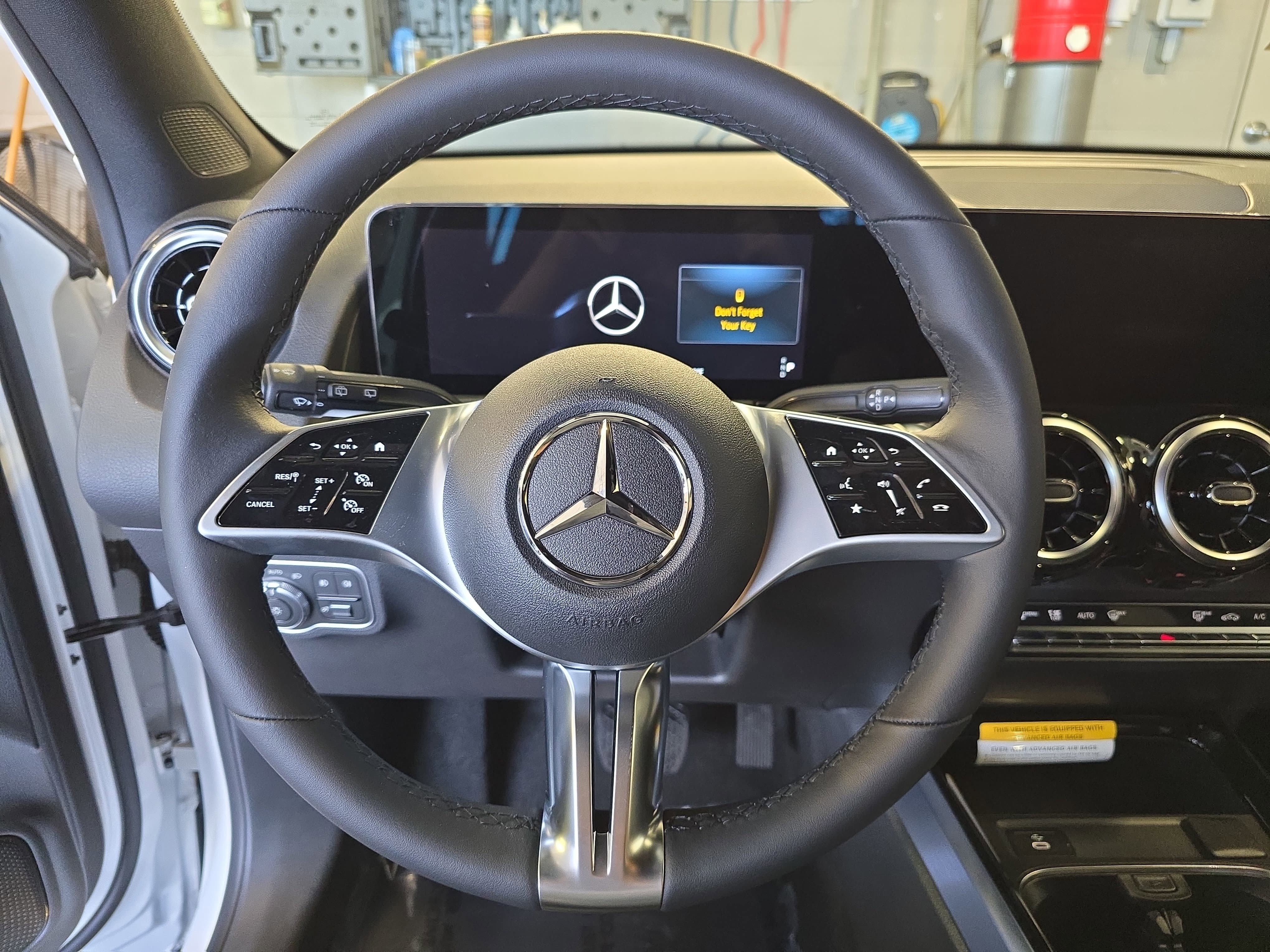 New 2026 Polar White Mercedes-Benz GLB250 image 19