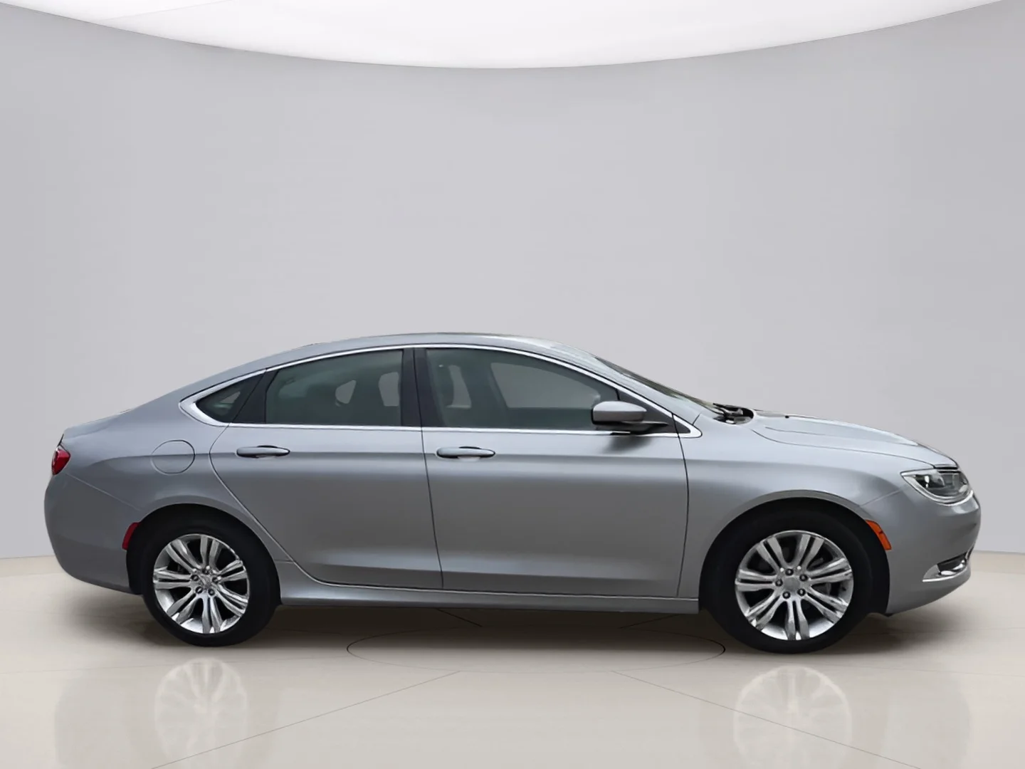 Used 2015 Silver Chrysler LIMITED image 9