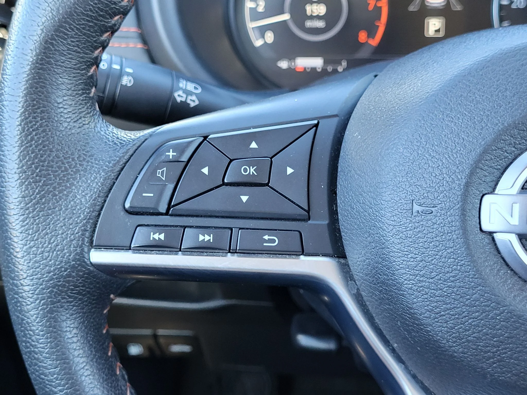 Used 2024 Boulder Gray Pearl Nissan SR image 17