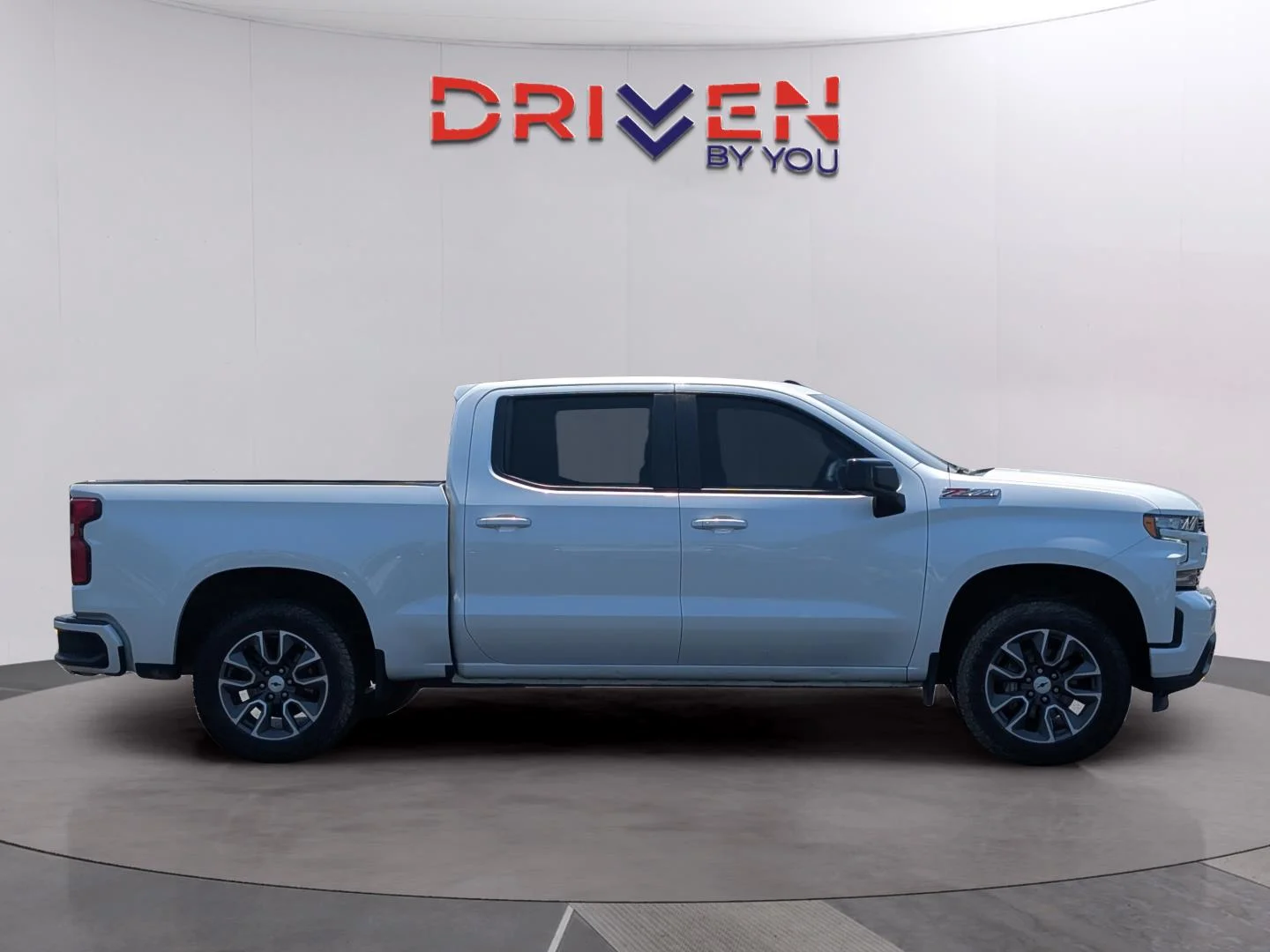 Used 2022 Iridescent Pearl Tricoat Chevrolet RST image 6
